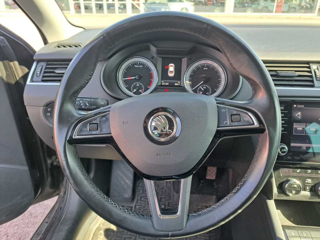 Skoda Octavia 2018 Musta