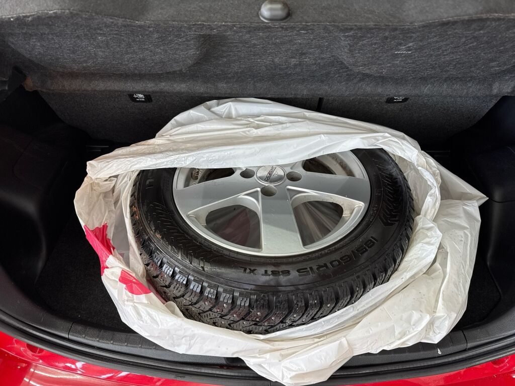 Toyota Yaris 2018 Punainen