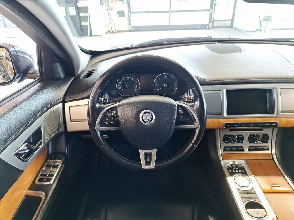 Jaguar XF 2012 Harmaa