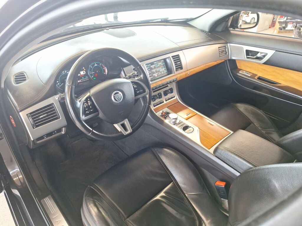 Jaguar XF 2012 Harmaa