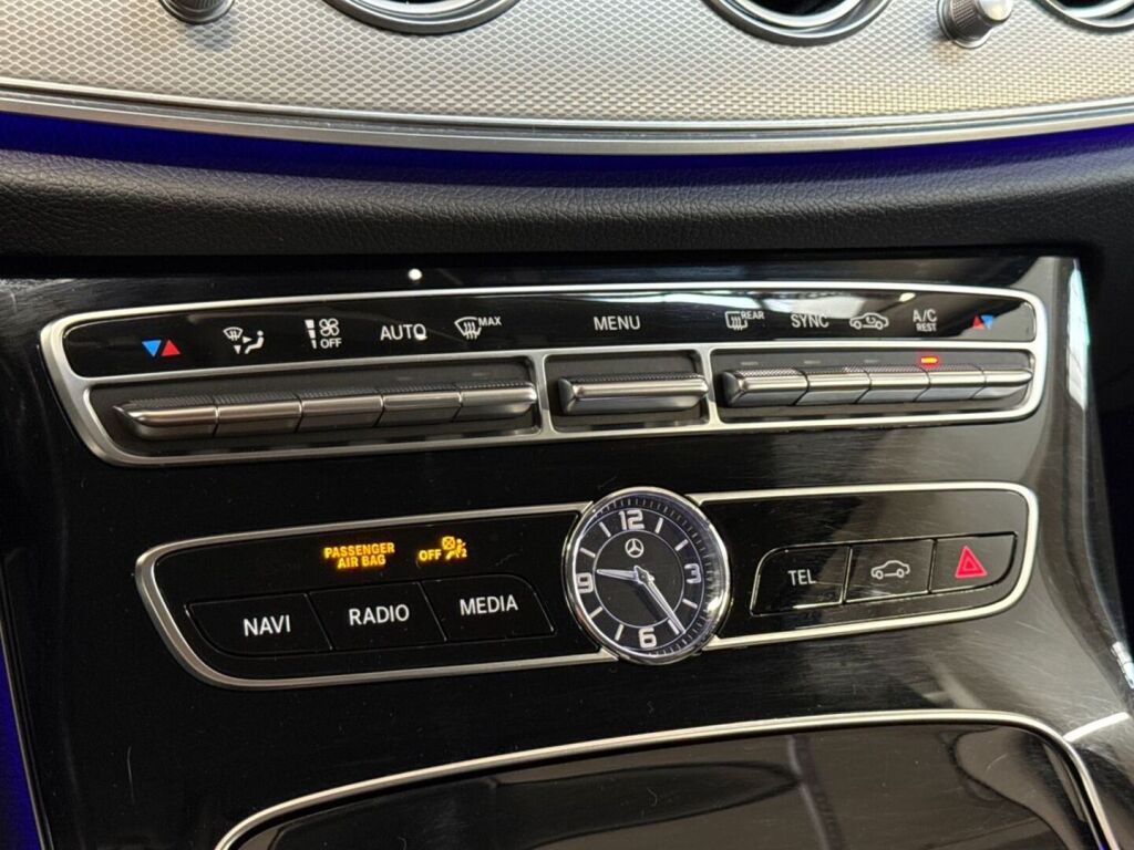 Mercedes-Benz E 2018 Sininen