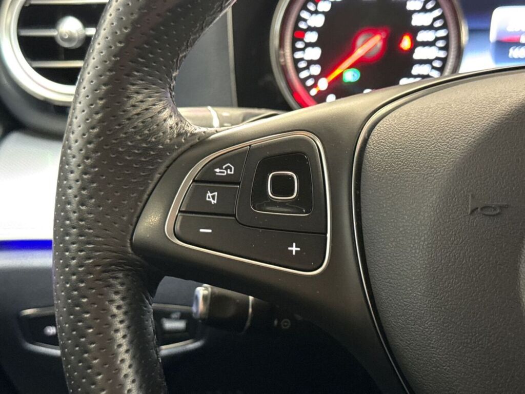 Mercedes-Benz E 2018 Sininen
