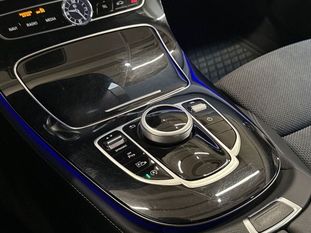 Mercedes-Benz E 2018 Sininen