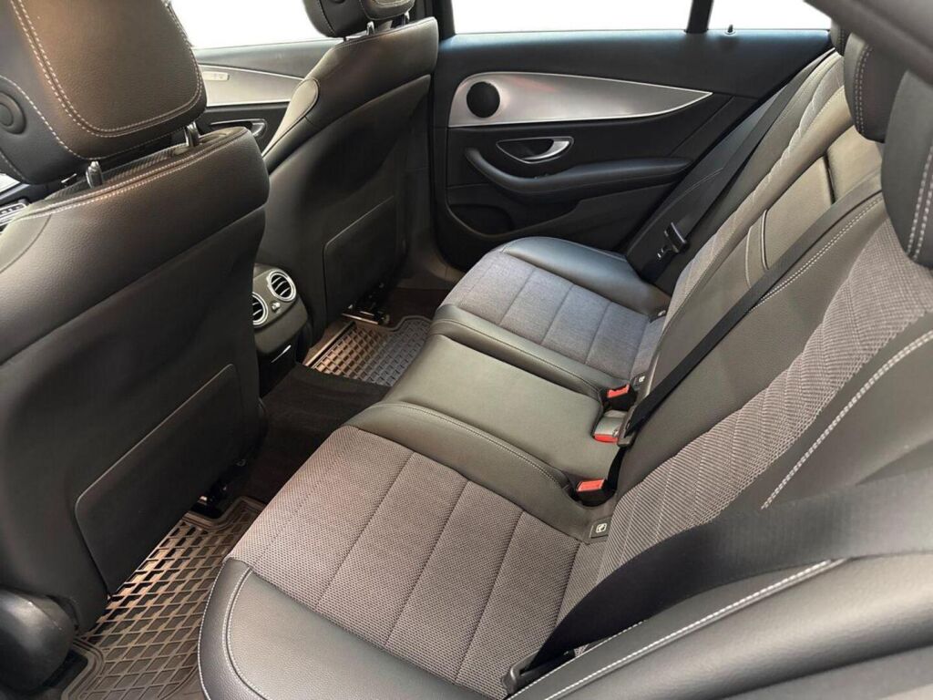 Mercedes-Benz E 2018 Sininen