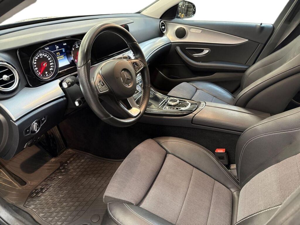 Mercedes-Benz E 2018 Sininen