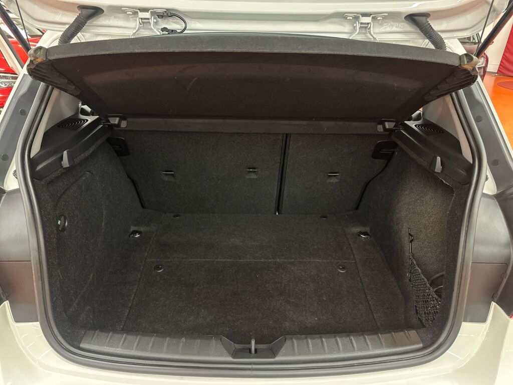 BMW 118 2018 Valkoinen