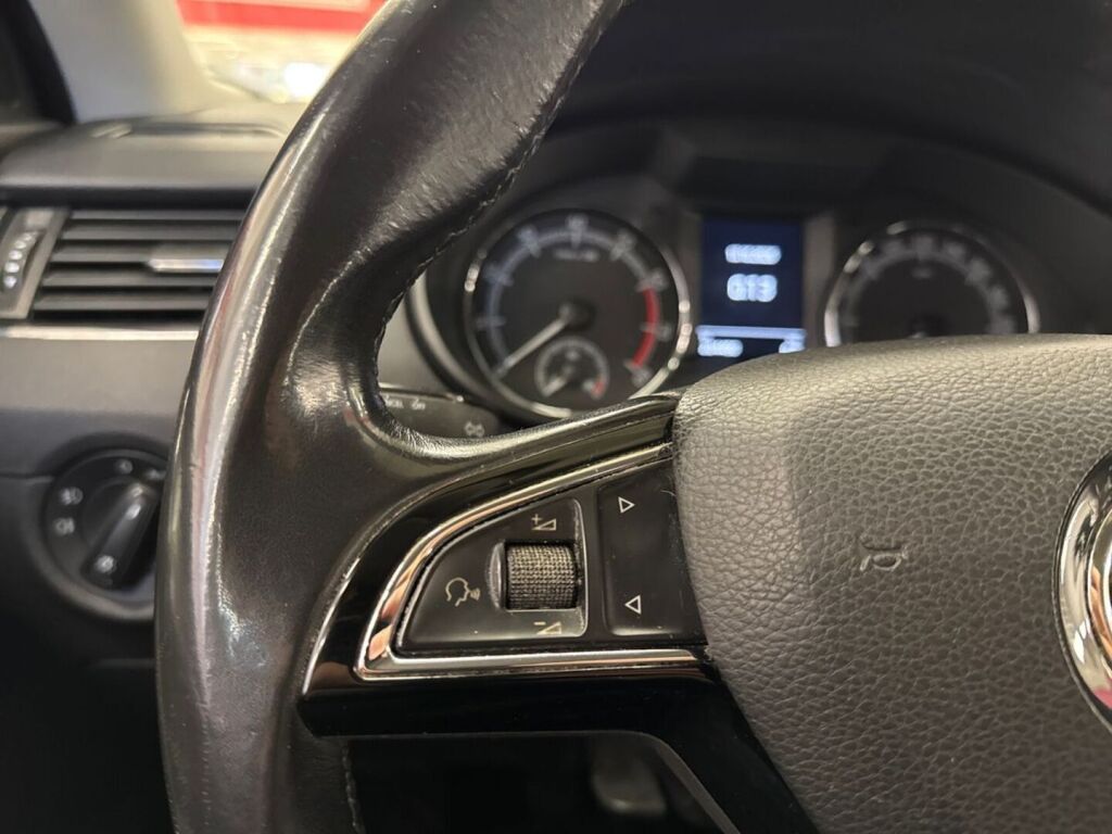 Skoda Octavia 2018 Punainen