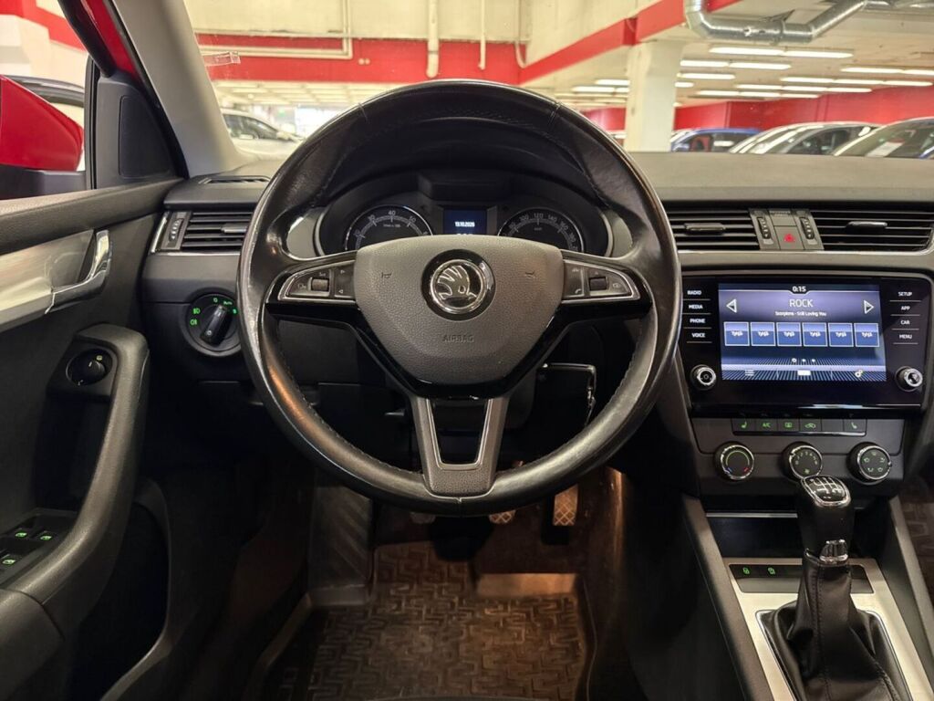 Skoda Octavia 2018 Punainen