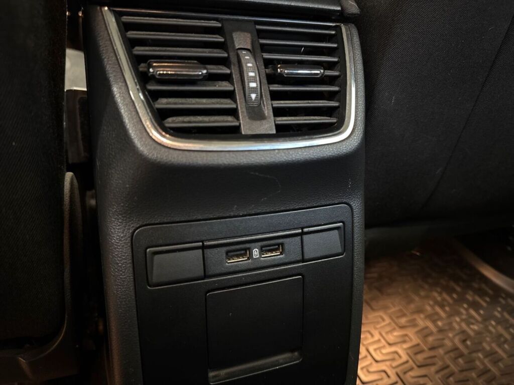 Skoda Octavia 2018 Punainen
