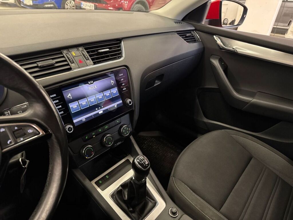 Skoda Octavia 2018 Punainen