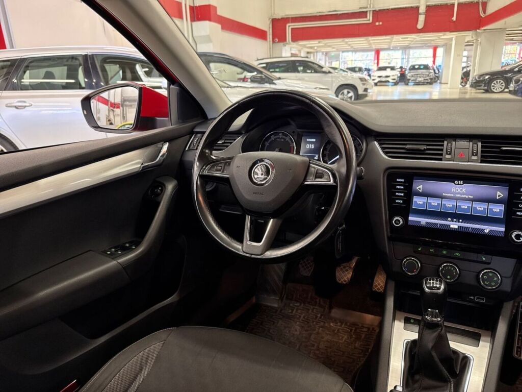 Skoda Octavia 2018 Punainen