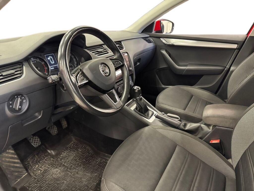 Skoda Octavia 2018 Punainen