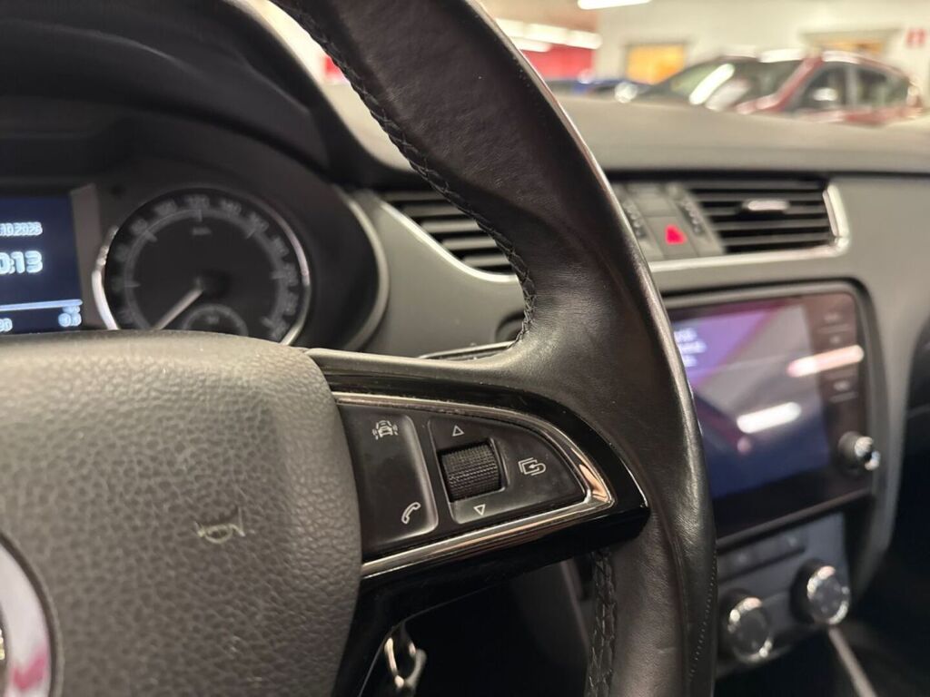 Skoda Octavia 2018 Punainen