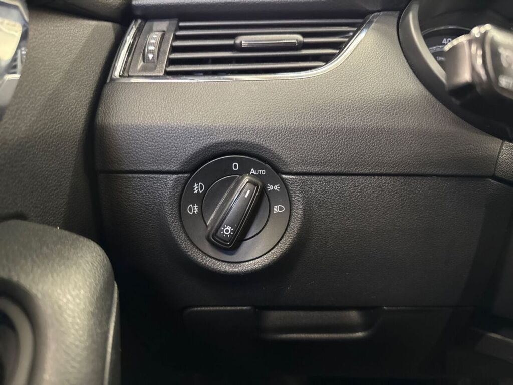 Skoda Octavia 2018 Punainen
