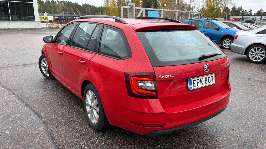 Skoda Octavia 2018 Punainen