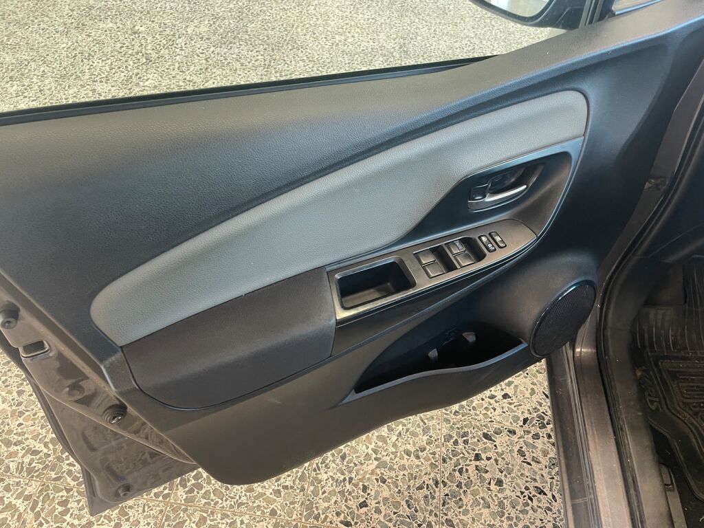 Toyota Yaris 2018 Harmaa
