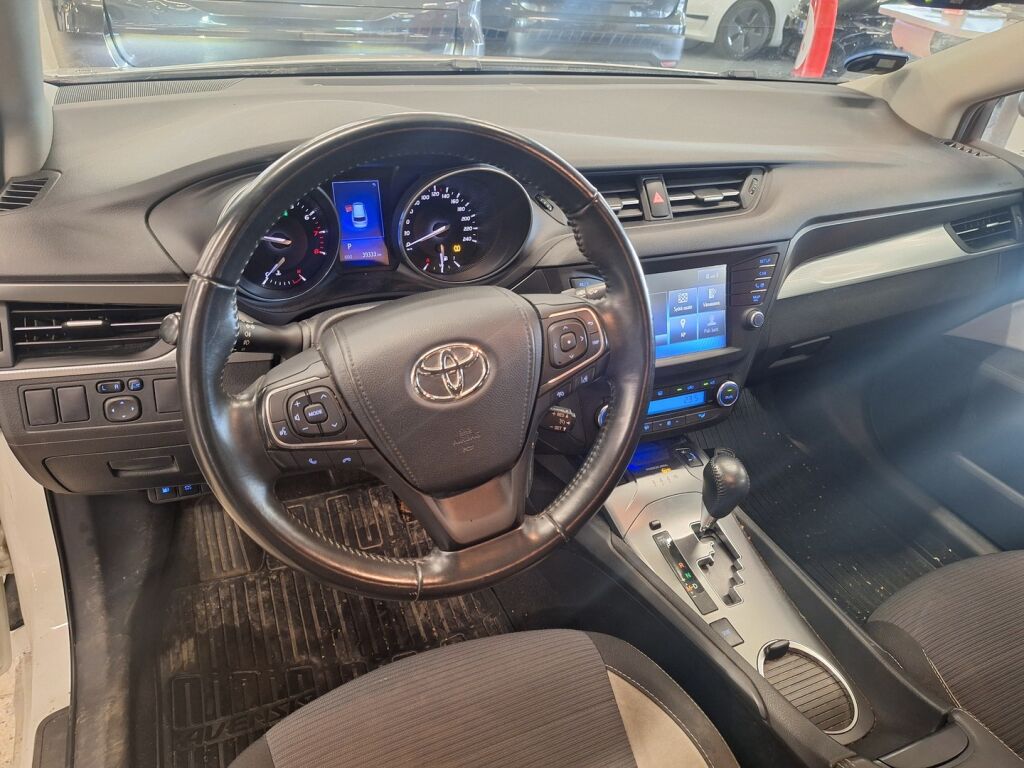 Toyota Avensis 2018 Valkoinen