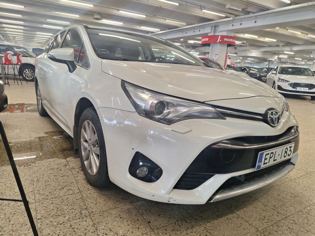 Toyota Avensis 2018 Valkoinen