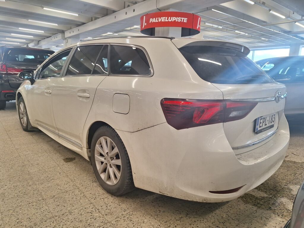 Toyota Avensis 2018 Valkoinen