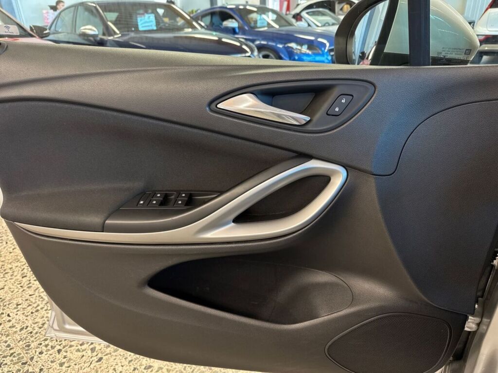 Opel Astra 2018 Hopea