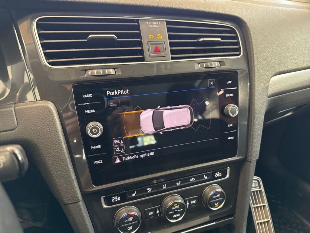 Volkswagen Golf 2018 Punainen