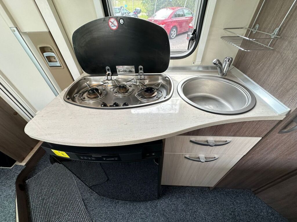 Bürstner IC Line T 569 2017 Valkoinen