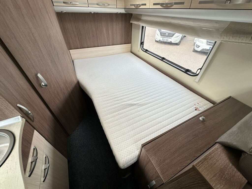 Bürstner IC Line T 569 2017 Valkoinen