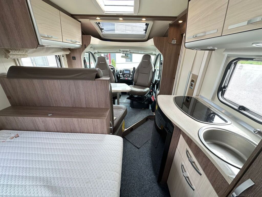 Bürstner IC Line T 569 2017 Valkoinen