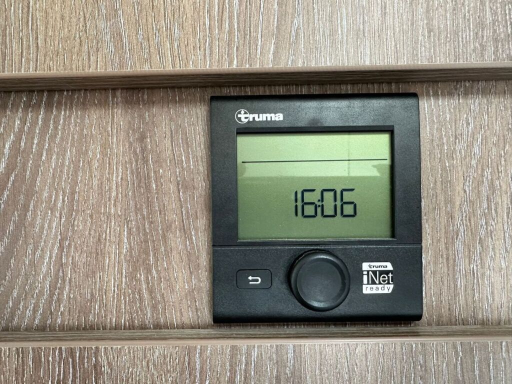 Bürstner IC Line T 569 2017 Valkoinen