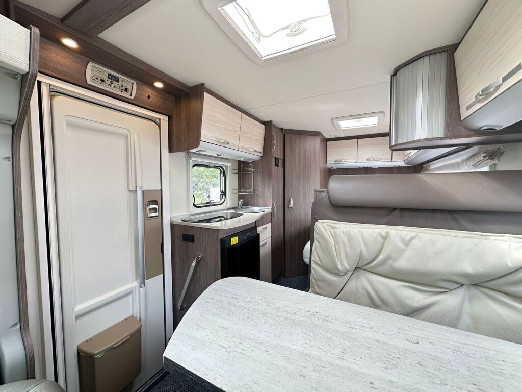 Bürstner IC Line T 569 2017 Valkoinen