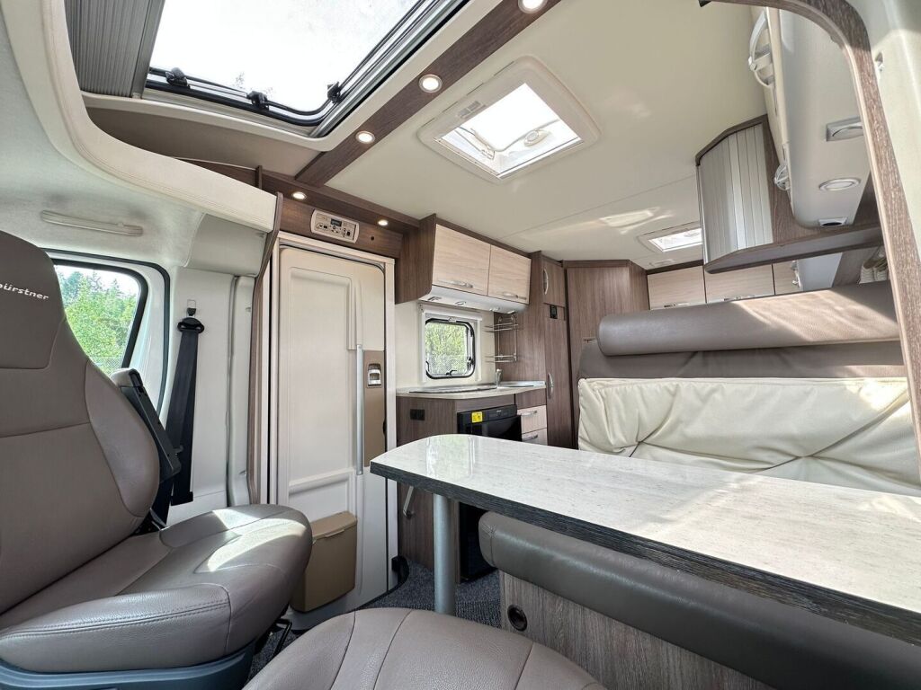 Bürstner IC Line T 569 2017 Valkoinen