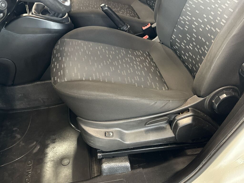 Opel Combo 2018 Valkoinen