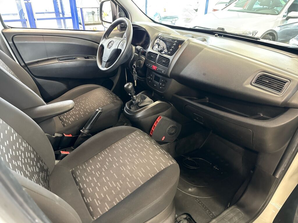 Opel Combo 2018 Valkoinen