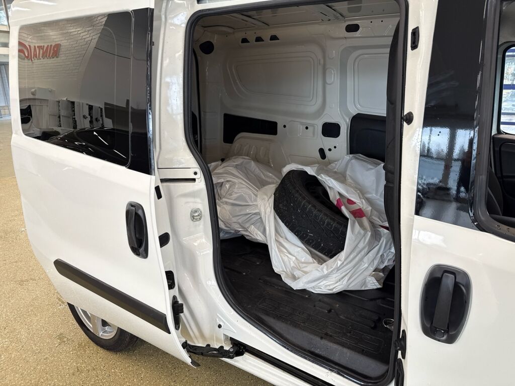 Opel Combo 2018 Valkoinen