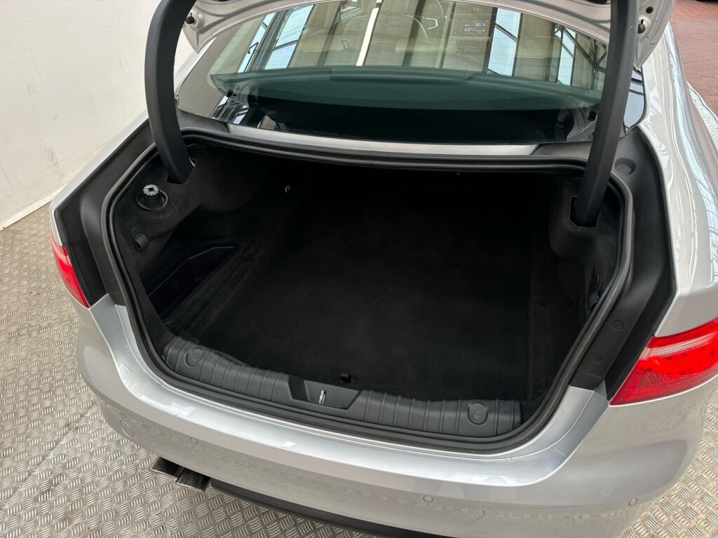 Jaguar XF 2018 Harmaa