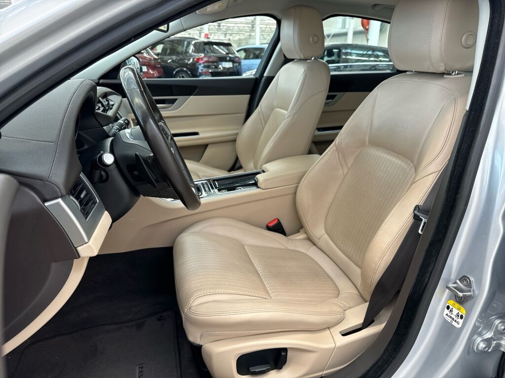 Jaguar XF 2018 Harmaa