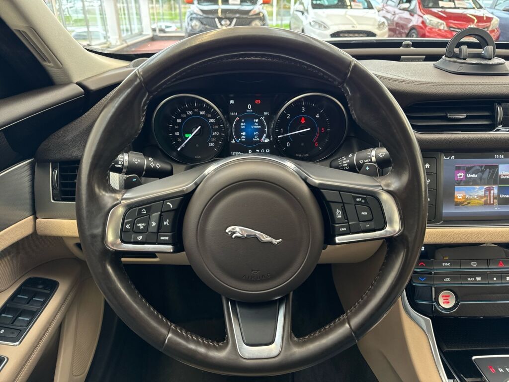 Jaguar XF 2018 Harmaa