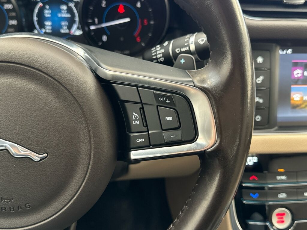 Jaguar XF 2018 Harmaa