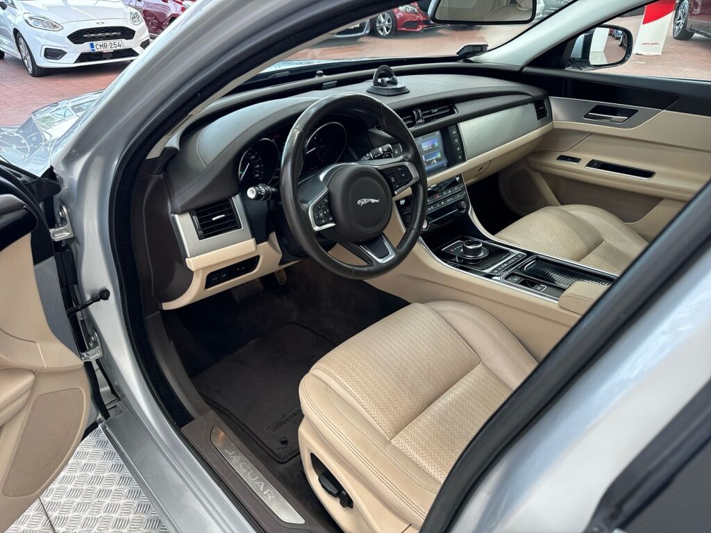 Jaguar XF 2018 Harmaa