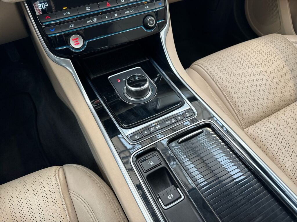 Jaguar XF 2018 Harmaa