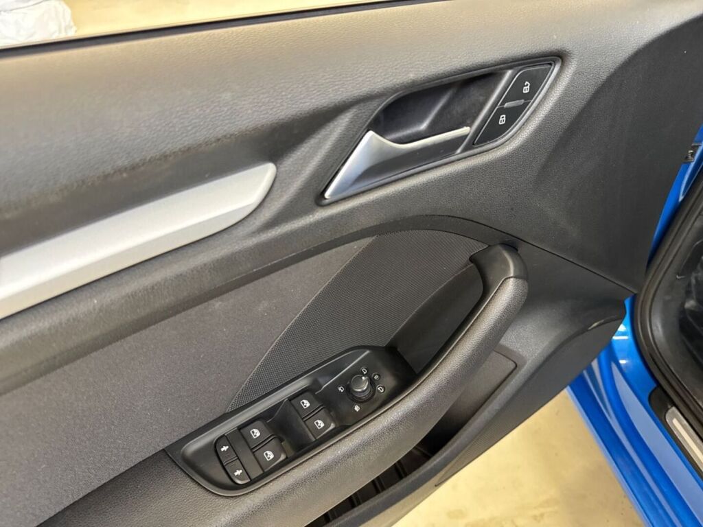 Audi A3 2018 Sininen