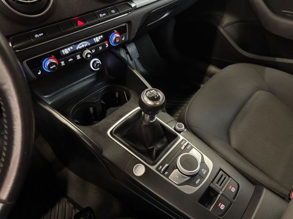 Audi A3 2018 Sininen