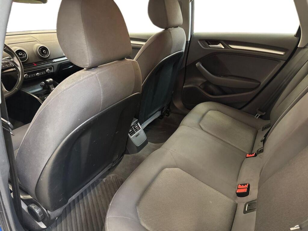 Audi A3 2018 Sininen