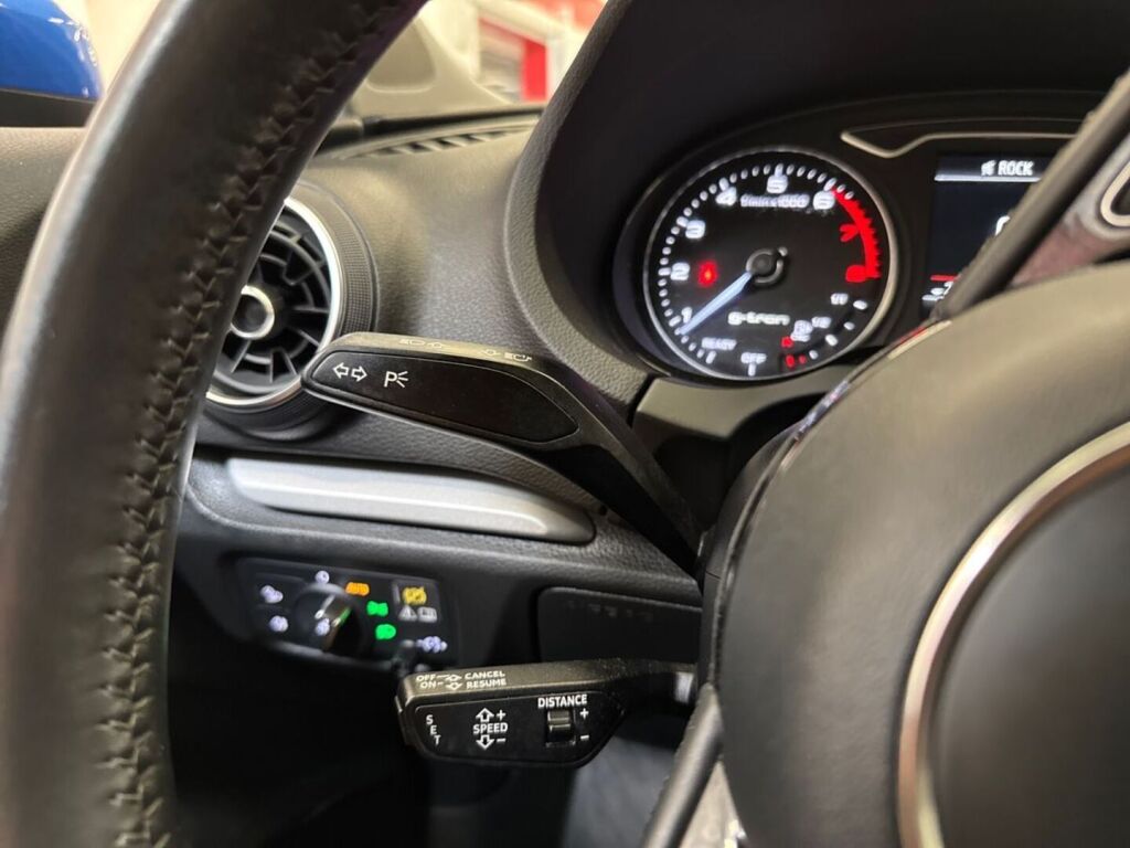 Audi A3 2018 Sininen