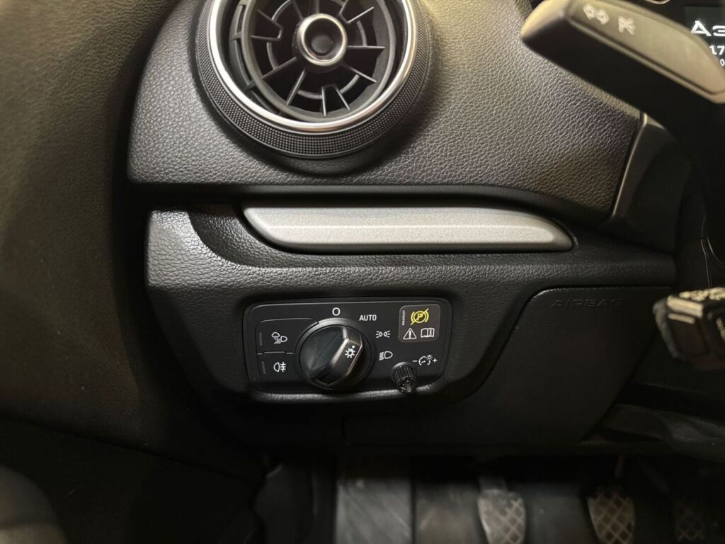 Audi A3 2018 Sininen