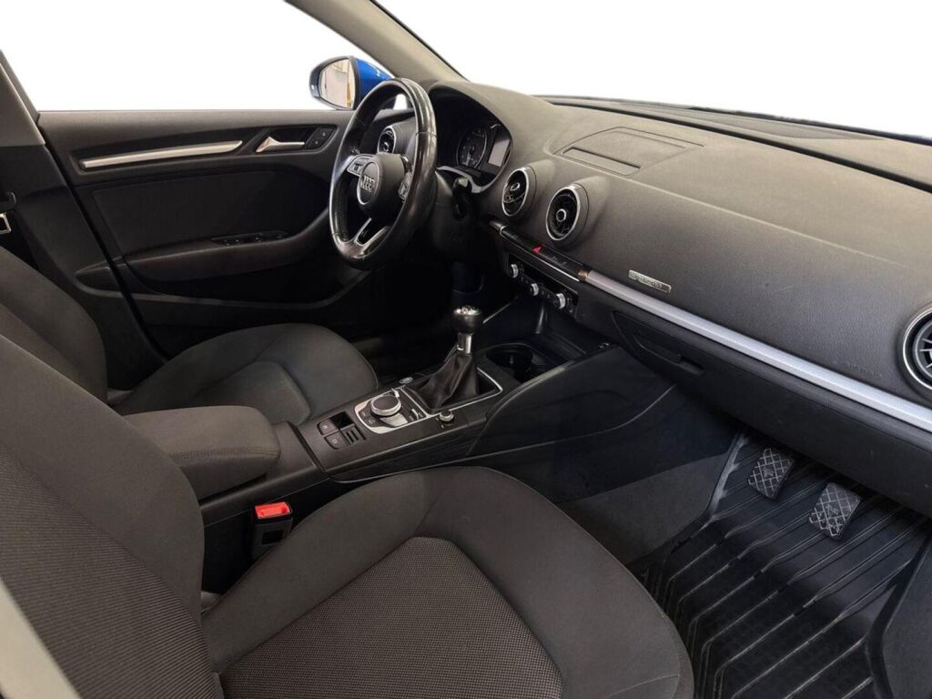 Audi A3 2018 Sininen