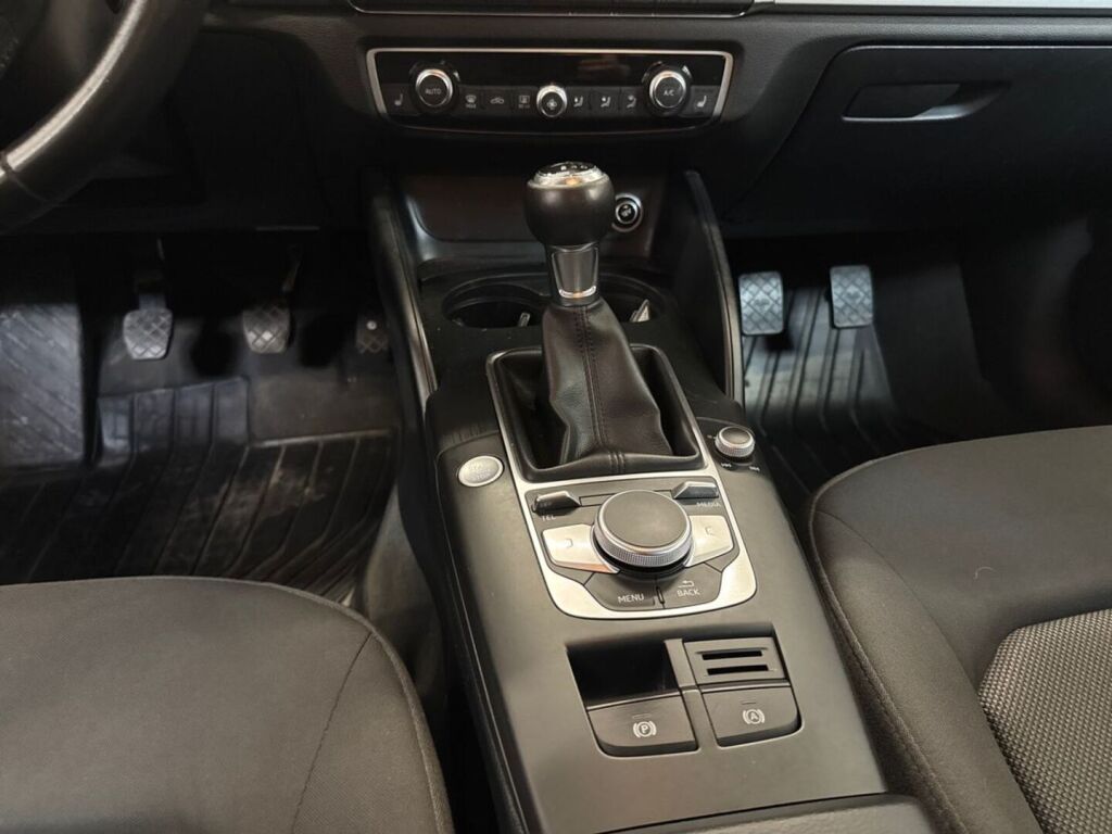 Audi A3 2018 Sininen