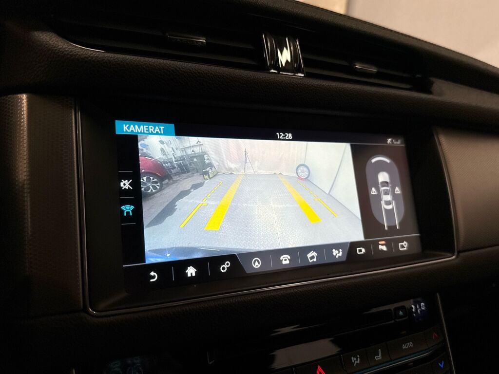 Jaguar XF 2016 Musta