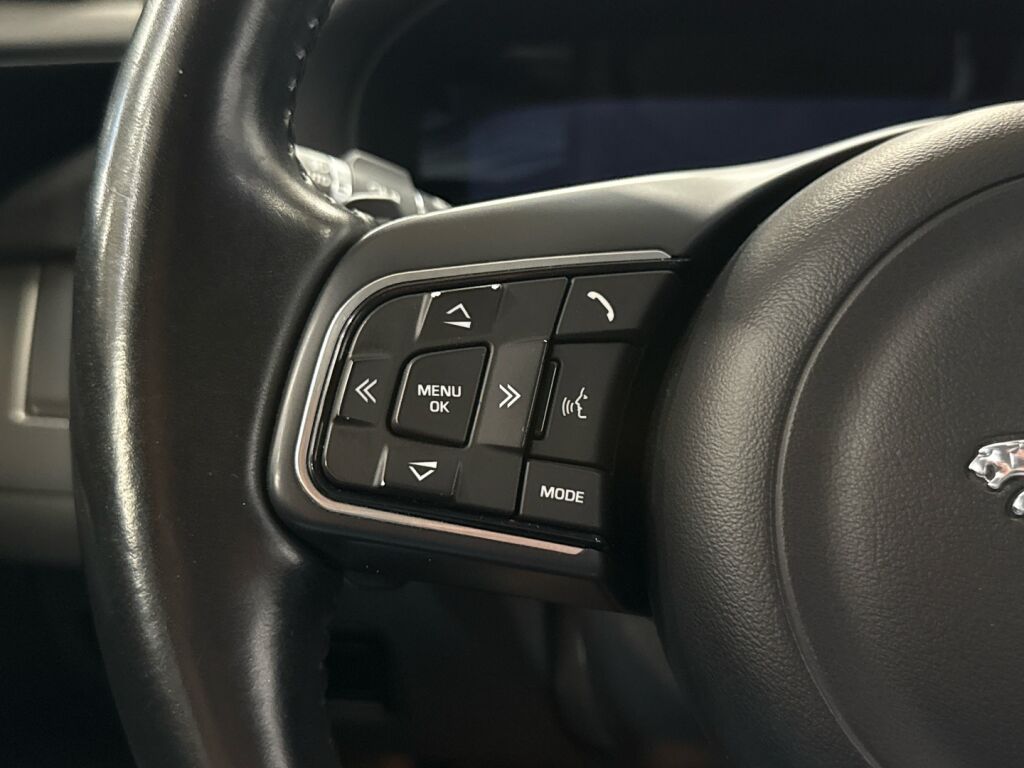 Jaguar XF 2016 Musta