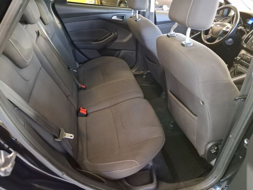 Ford Focus 2013 Musta